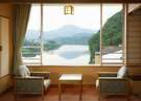 阿賀野川を望む客室
